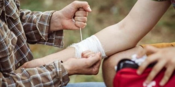 戶外運動受傷如何用紗布繃帶處理傷口