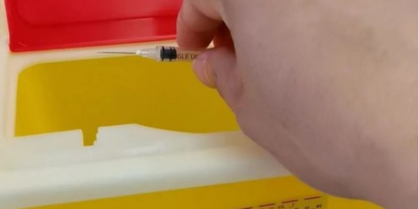 為什么不要讓小孩完廢棄的注射器