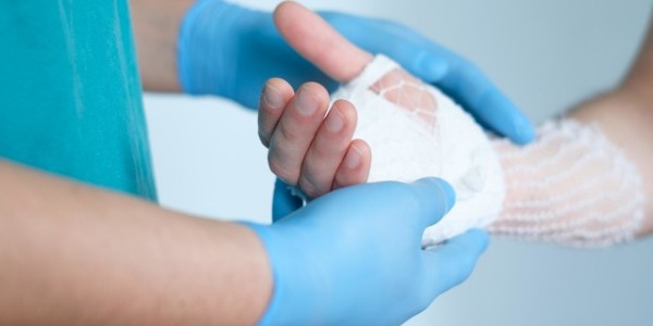 如何使用醫(yī)用紗布防止傷口感染