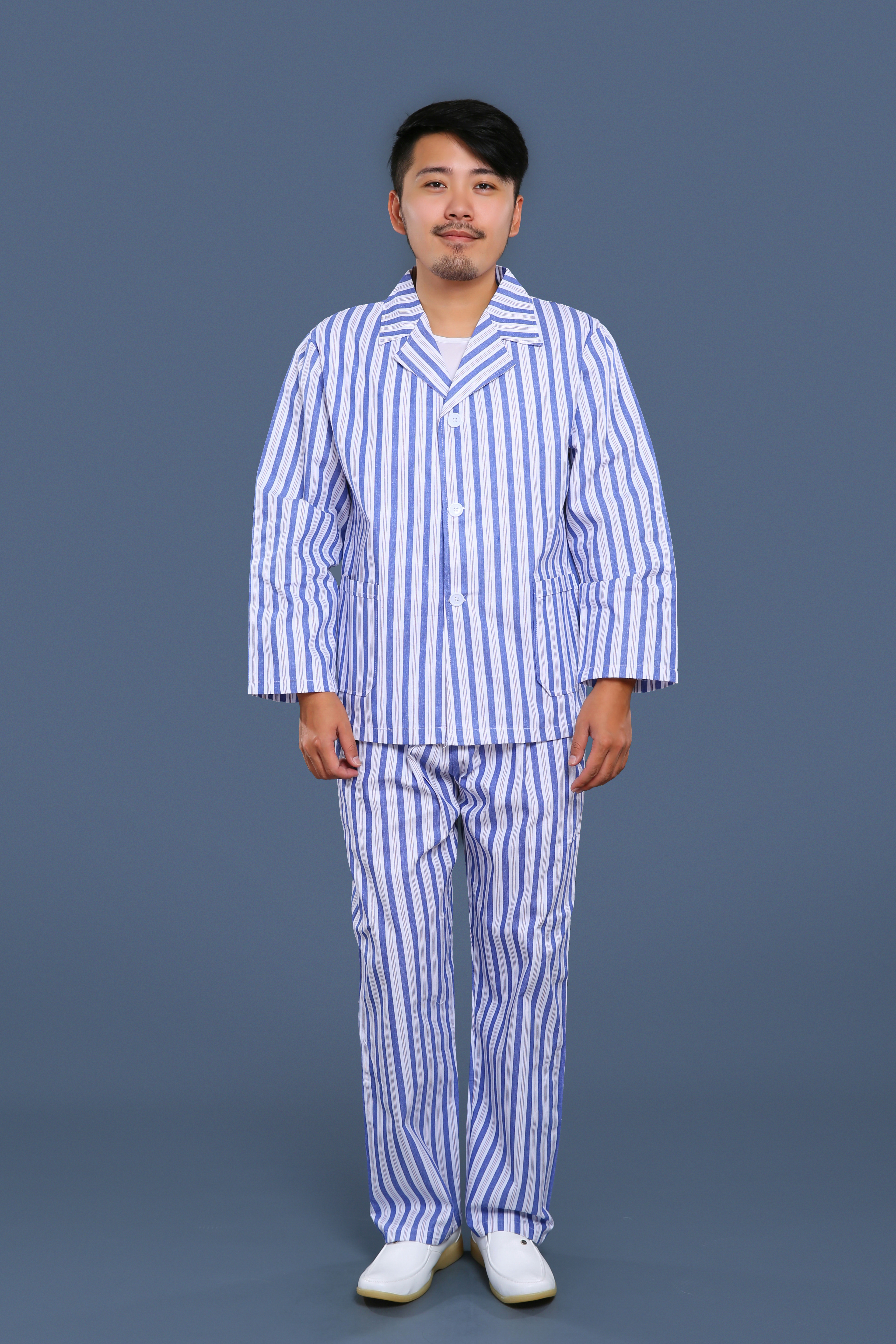 藍(lán)白條紋翻領(lǐng)病號(hào)服