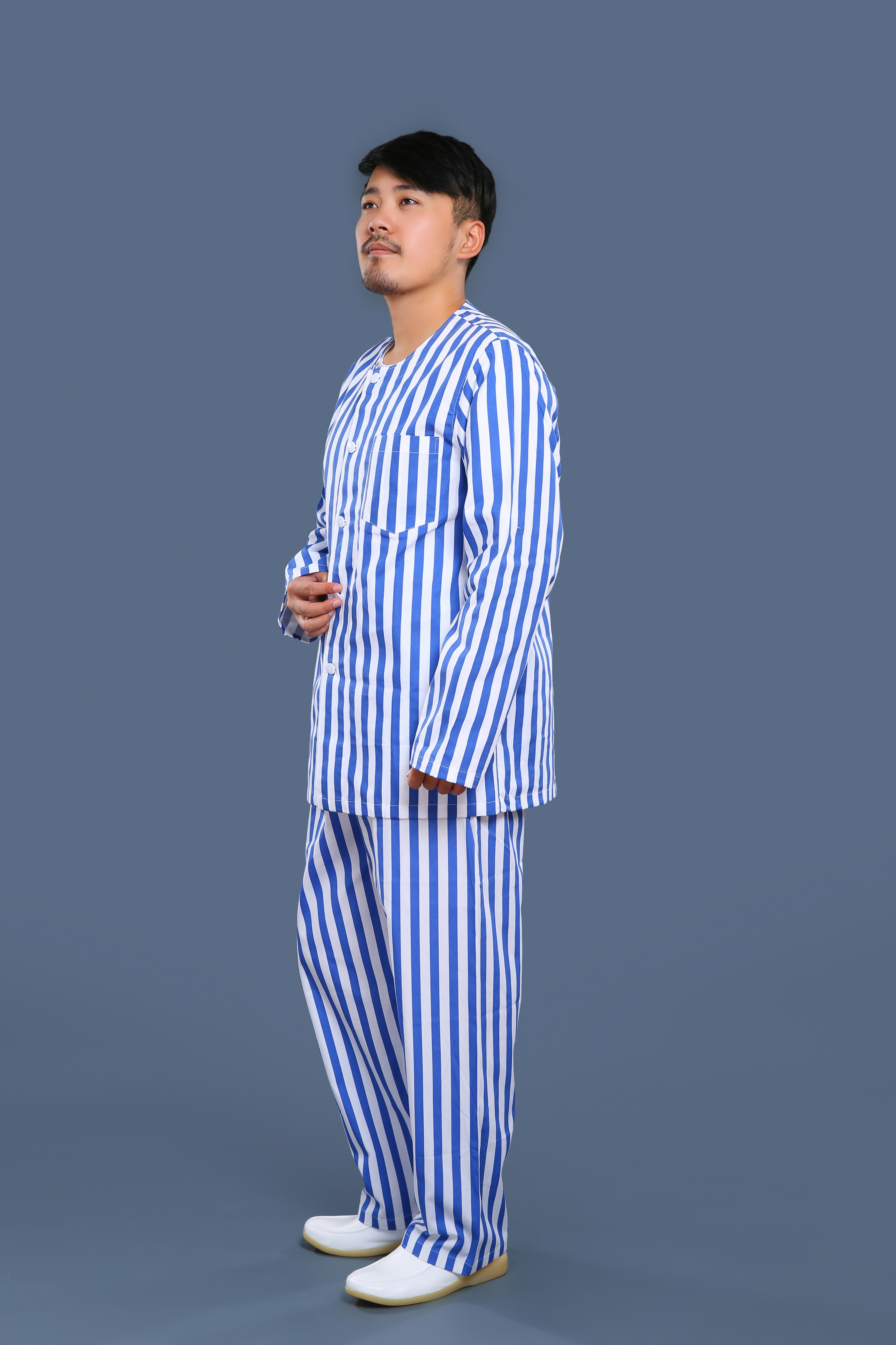 藍(lán)白條紋無領(lǐng)病號(hào)服